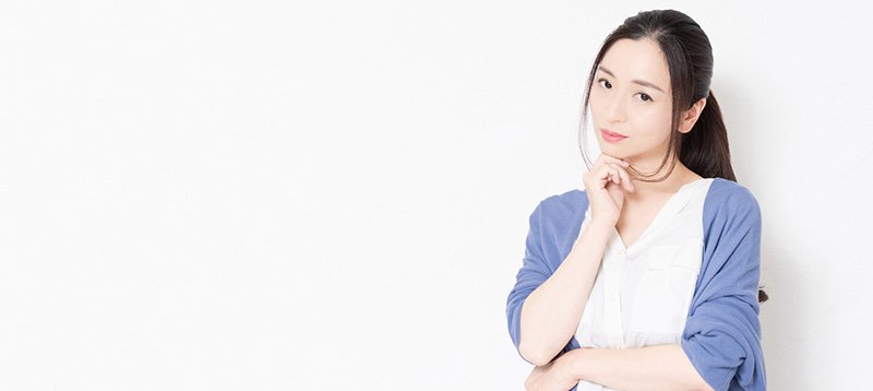 悩んでいる女性