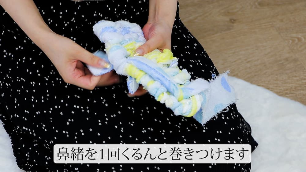 鼻緒を1回くるんと巻き付けます