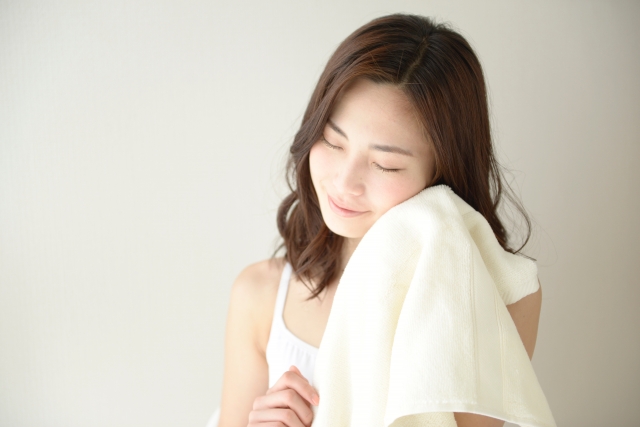 洗顔や手を拭くのに用いられるフェイスタオル